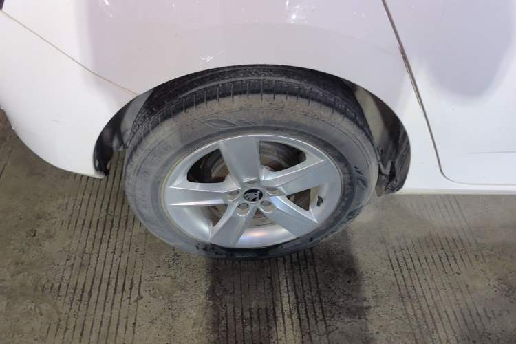 Used Skoda Fabia 2017 1.4L Automatic Car Enjoy Edition Right Rear Wheel Hub