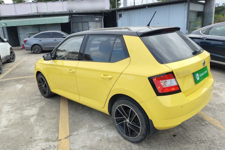 Used Skoda Fabia 2015 1.6L Automatic Sport Edition Exterior 3