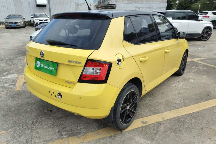 Used Skoda Fabia 2015 1.6L Automatic Sport Edition Exterior 5