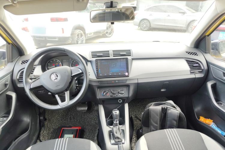 Used Skoda Fabia 2015 1.6L Automatic Sport Edition Interior 2