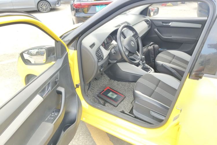Used Skoda Fabia 2015 1.6L Automatic Sport Edition Interior 3