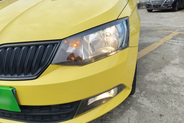 Used Skoda Fabia 2015 1.6L Automatic Sport Edition Left Front Headlight