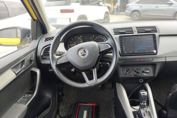 Used Skoda Fabia 2015 1.6L Automatic Sport Edition Steering Wheel