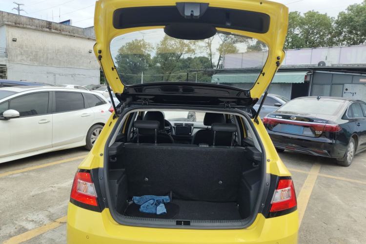 Used Skoda Fabia 2015 1.6L Automatic Sport Edition Trunk