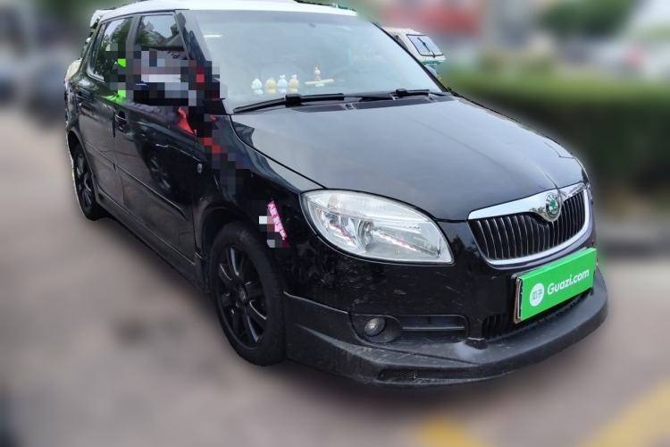 Used Skoda Fabia 2008 1.6L Automatic Crystal Edition Front Right 45 Deg