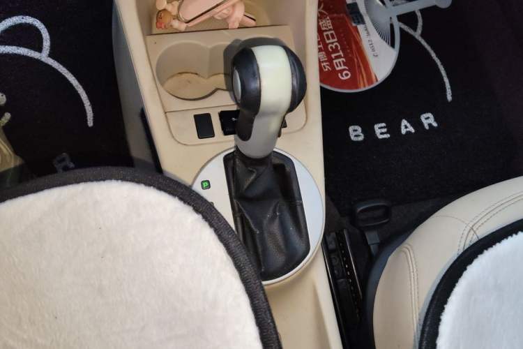 Used Skoda Fabia 2008 1.6L Automatic Crystal Edition Gear Lever