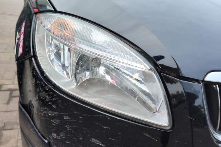 Used Skoda Fabia 2008 1.6L Automatic Crystal Edition Right Front Headlight