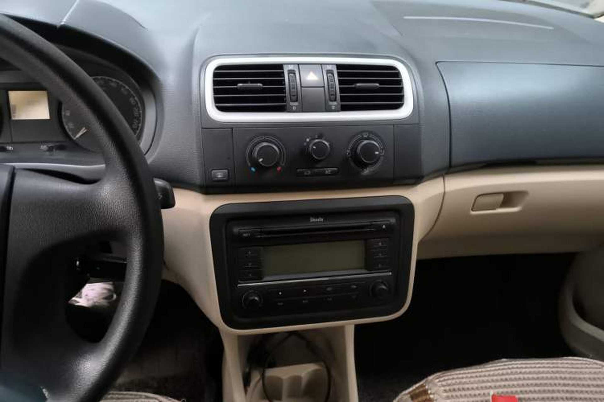Used Skoda Fabia 2008 1.4L Manual Crystal Edition Audio And AC Panel