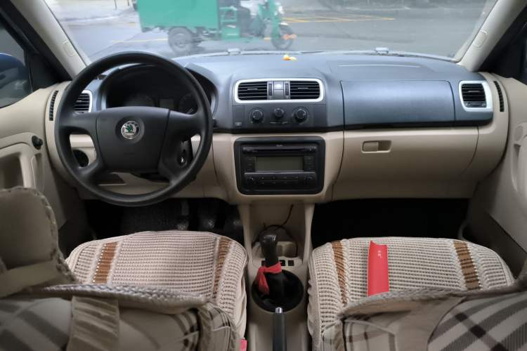 Used Skoda Fabia 2008 1.4L Manual Crystal Edition Center Console