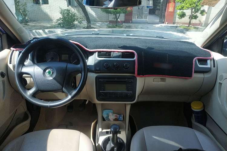 Used Skoda Fabia 2008 1.4L Manual Crystal Edition Center Console