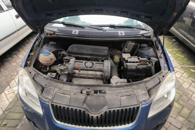 Used Skoda Fabia 2008 1.4L Manual Crystal Edition Engine Bay