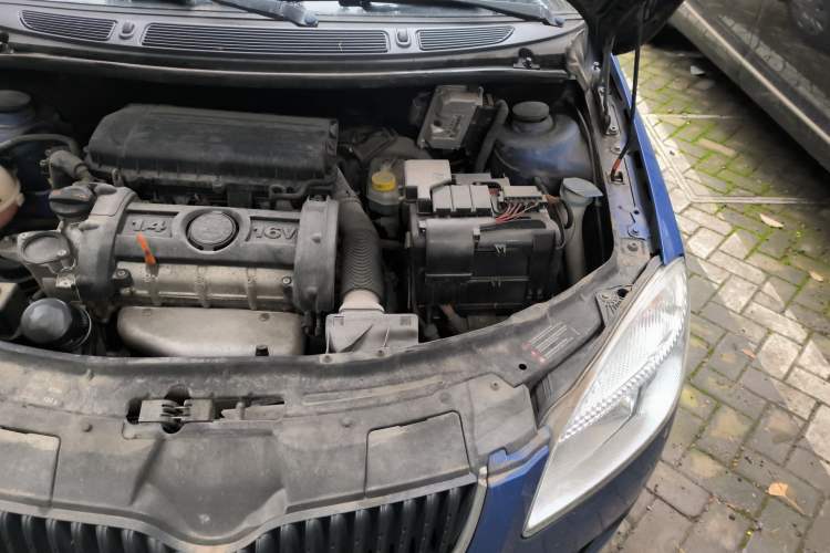 Used Skoda Fabia 2008 1.4L Manual Crystal Edition Engine Bay Left