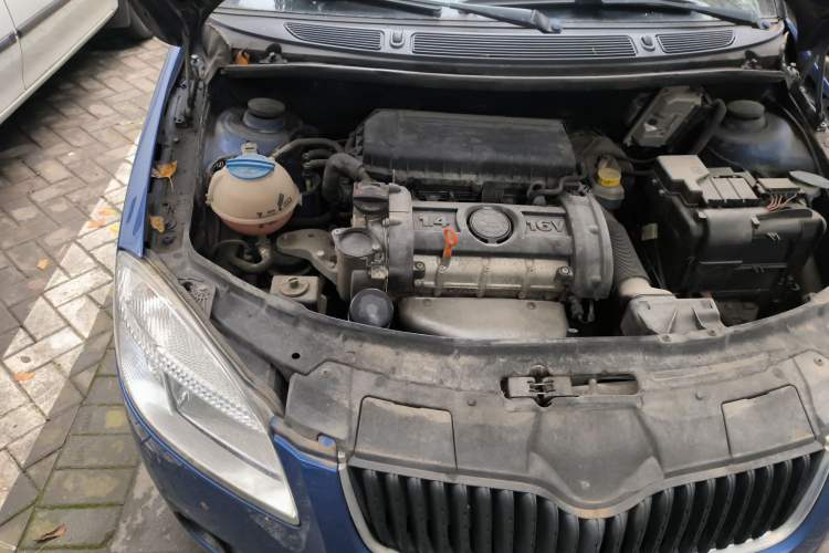 Used Skoda Fabia 2008 1.4L Manual Crystal Edition Engine Bay Right