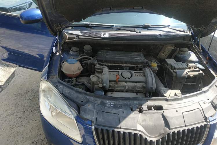 Used Skoda Fabia 2008 1.4L Manual Crystal Edition Engine Bay Right