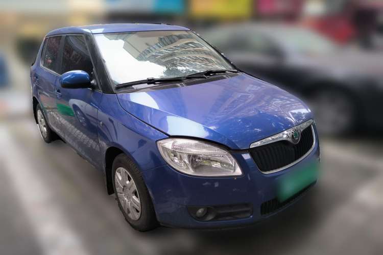 Used Skoda Fabia 2008 1.4L Manual Crystal Edition Front Right 45 Deg
