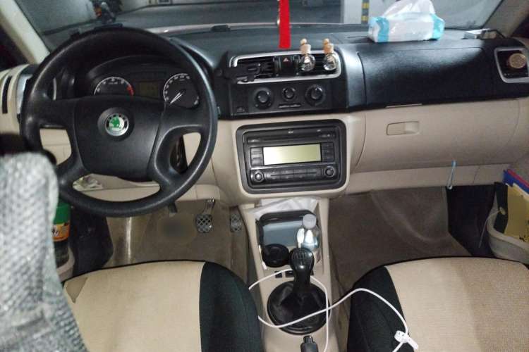 Used Skoda Fabia 2008 1.4L Manual Crystal Edition Center Console