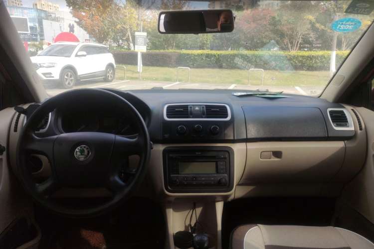 Used Skoda Fabia 2008 1.4L Manual Crystal Edition Center Console