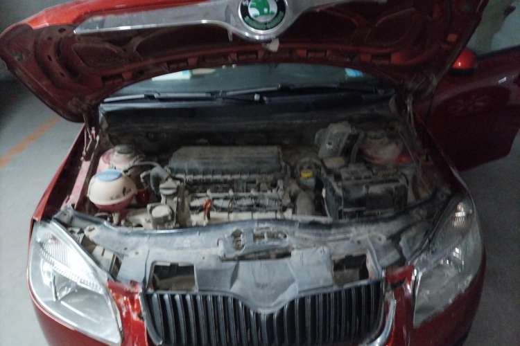 Used Skoda Fabia 2008 1.4L Manual Crystal Edition Engine Bay