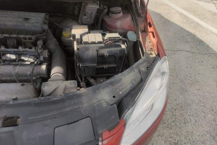 Used Skoda Fabia 2008 1.4L Manual Crystal Edition Engine Bay Left