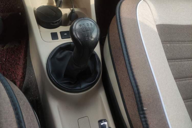 Used Skoda Fabia 2008 1.4L Manual Crystal Edition Gear Lever
