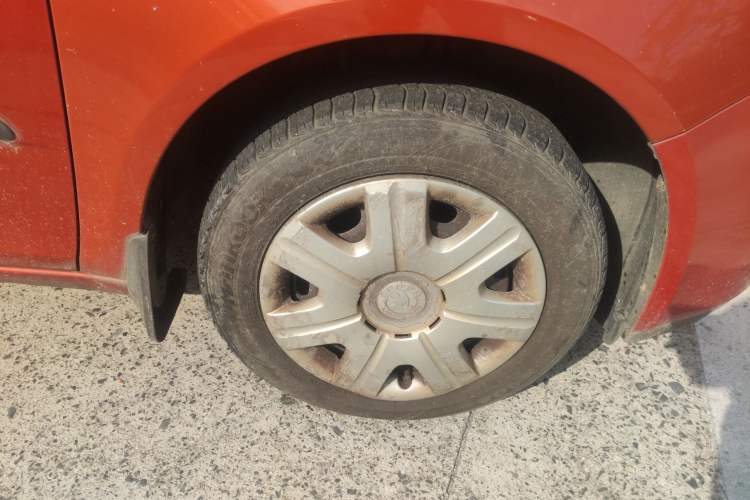 Used Skoda Fabia 2008 1.4L Manual Crystal Edition Right Front Wheel Hub