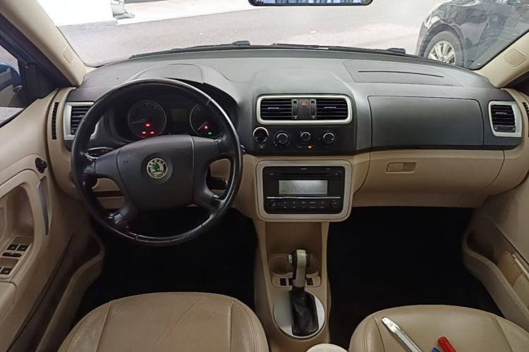 Used Skoda Fabia 2008 1.6L Automatic Crystal Edition Center Console
