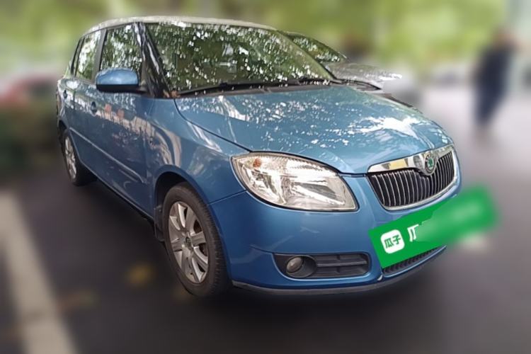 Used Skoda Fabia 2008 1.6L Automatic Crystal Edition Front Right 45 Deg