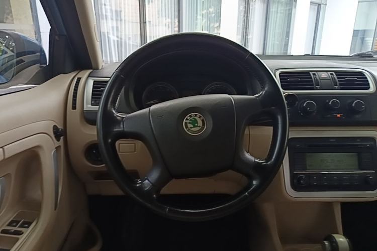 Used Skoda Fabia 2008 1.6L Automatic Crystal Edition Steering Wheel