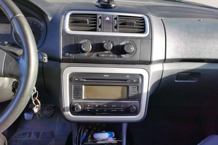 Used Skoda Fabia 2008 1.6L Manual Crystal Edition Audio And AC Panel