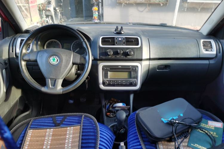 Used Skoda Fabia 2008 1.6L Manual Crystal Edition Center Console