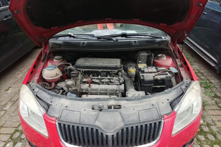 Used Skoda Fabia 2008 1.4L Manual Crystal Edition Engine Bay