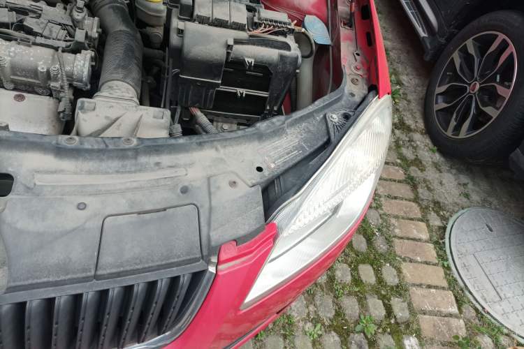 Used Skoda Fabia 2008 1.4L Manual Crystal Edition Engine Bay Left