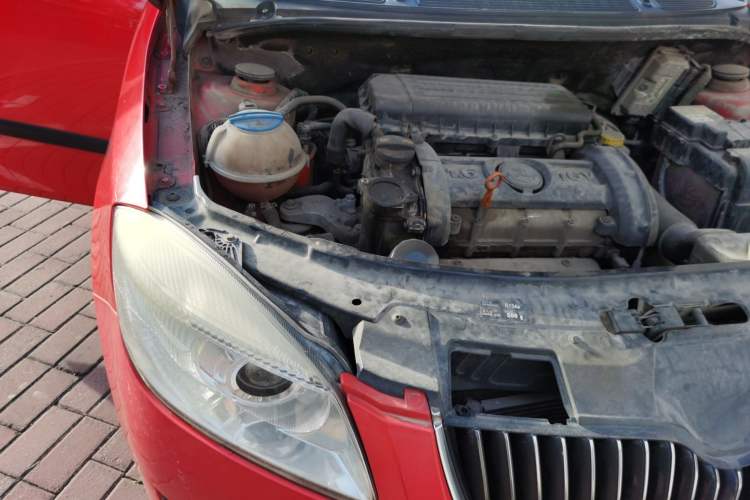 Used Skoda Fabia 2008 1.6L Manual Crystal Edition Engine Bay Right