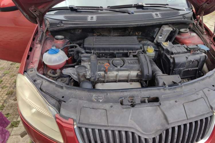 Used Skoda Fabia 2008 1.4L Manual Crystal Edition Engine Bay Right