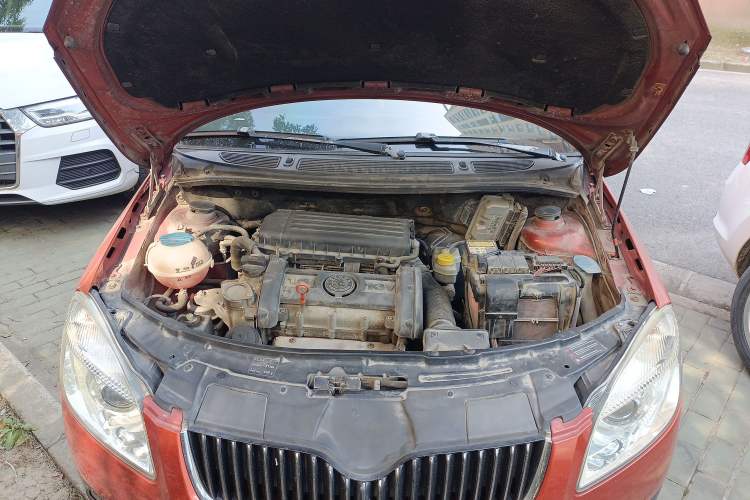 Used Skoda Fabia 2008 1.6L Manual Crystal Edition Engine Bay