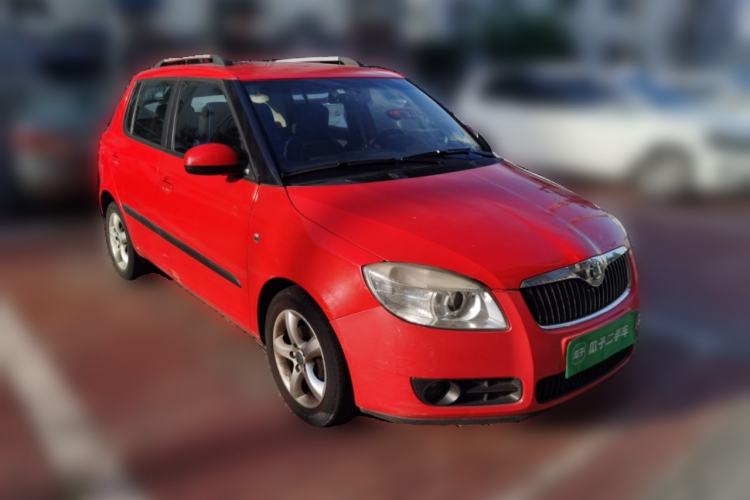 Used Skoda Fabia 2008 1.6L Manual Crystal Edition Front Right 45 Deg