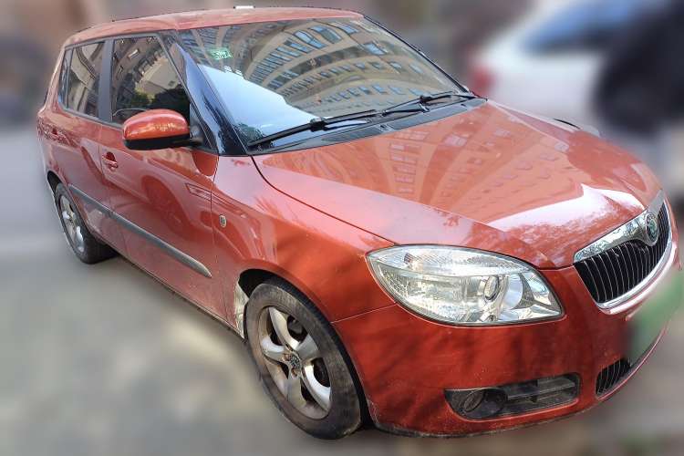 Used Skoda Fabia 2008 1.6L Manual Crystal Edition Front Right 45 Deg
