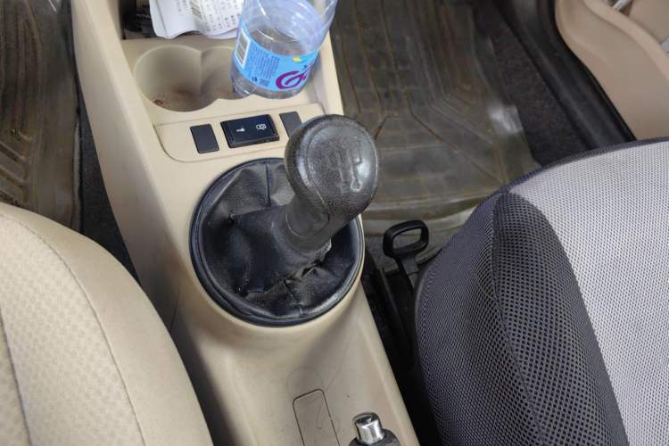 Used Skoda Fabia 2008 1.4L Manual Crystal Edition Gear Lever