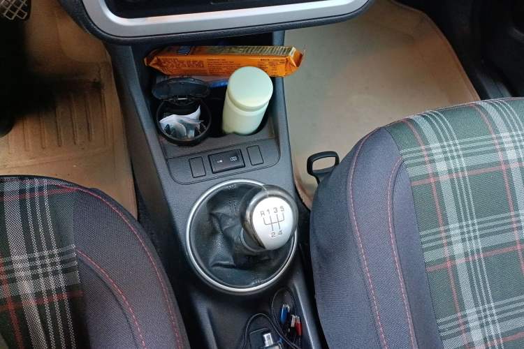 Used Skoda Fabia 2008 1.6L Manual Crystal Edition Gear Lever