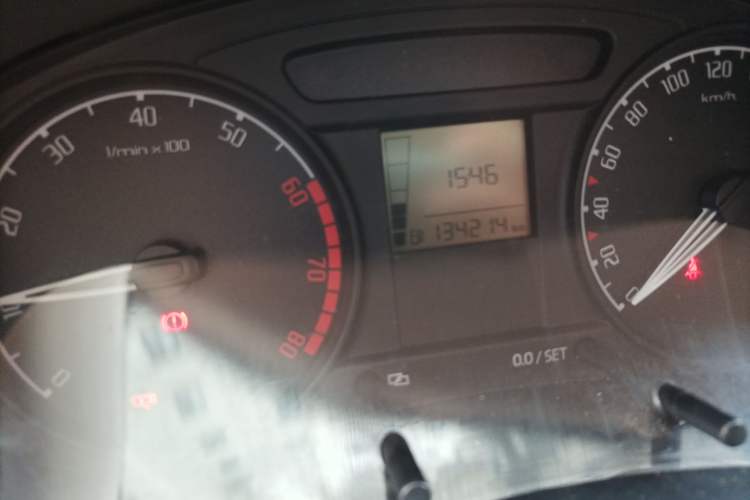 Used Skoda Fabia 2008 1.4L Manual Crystal Edition Odometer Close Up