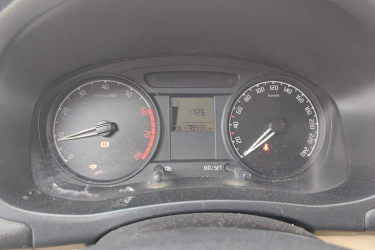 Used Skoda Fabia 2008 1.4L Manual Crystal Edition Odometer Close Up