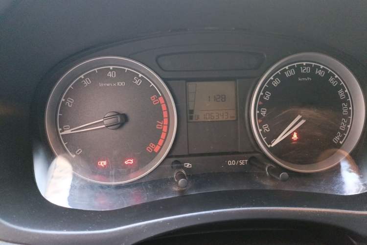 Used Skoda Fabia 2008 1.6L Manual Crystal Edition Odometer Close Up