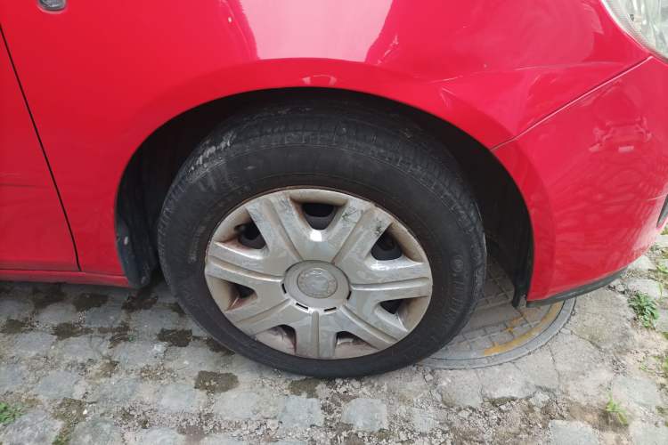 Used Skoda Fabia 2008 1.4L Manual Crystal Edition Right Front Wheel Hub