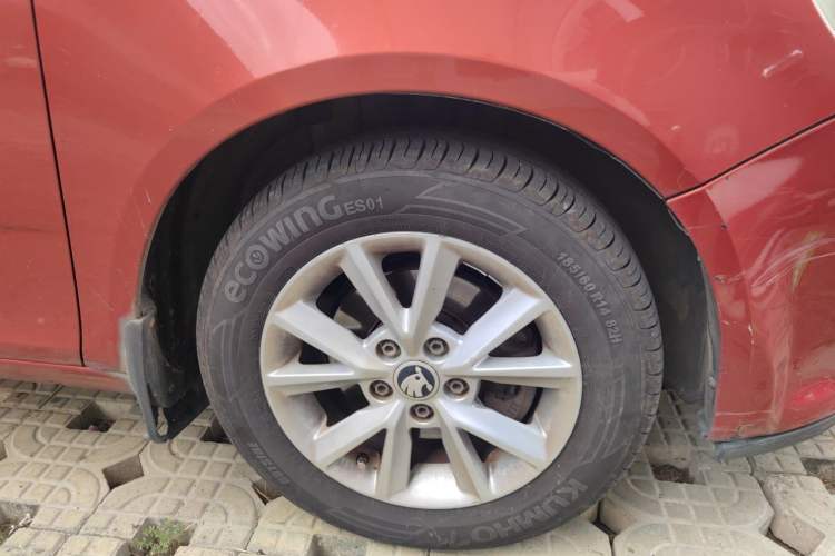 Used Skoda Fabia 2008 1.4L Manual Crystal Edition Right Front Wheel Hub