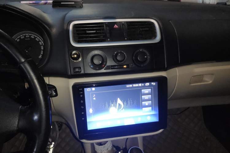 Used Skoda Fabia 2008 1.6L Automatic Crystal Edition Audio And AC Panel