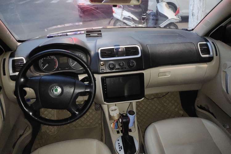 Used Skoda Fabia 2008 1.6L Automatic Crystal Edition Center Console