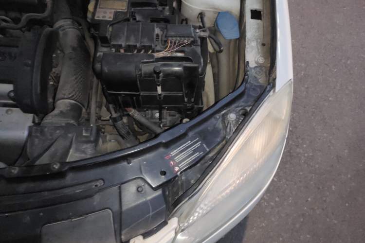 Used Skoda Fabia 2008 1.6L Automatic Crystal Edition Engine Bay Left
