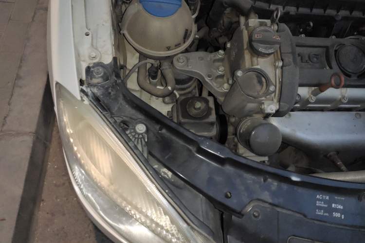 Used Skoda Fabia 2008 1.6L Automatic Crystal Edition Engine Bay Right