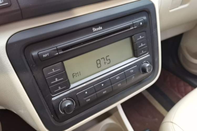 Used Skoda Fabia 2009 1.4L Automatic Crystal Edition Audio And AC Panel
