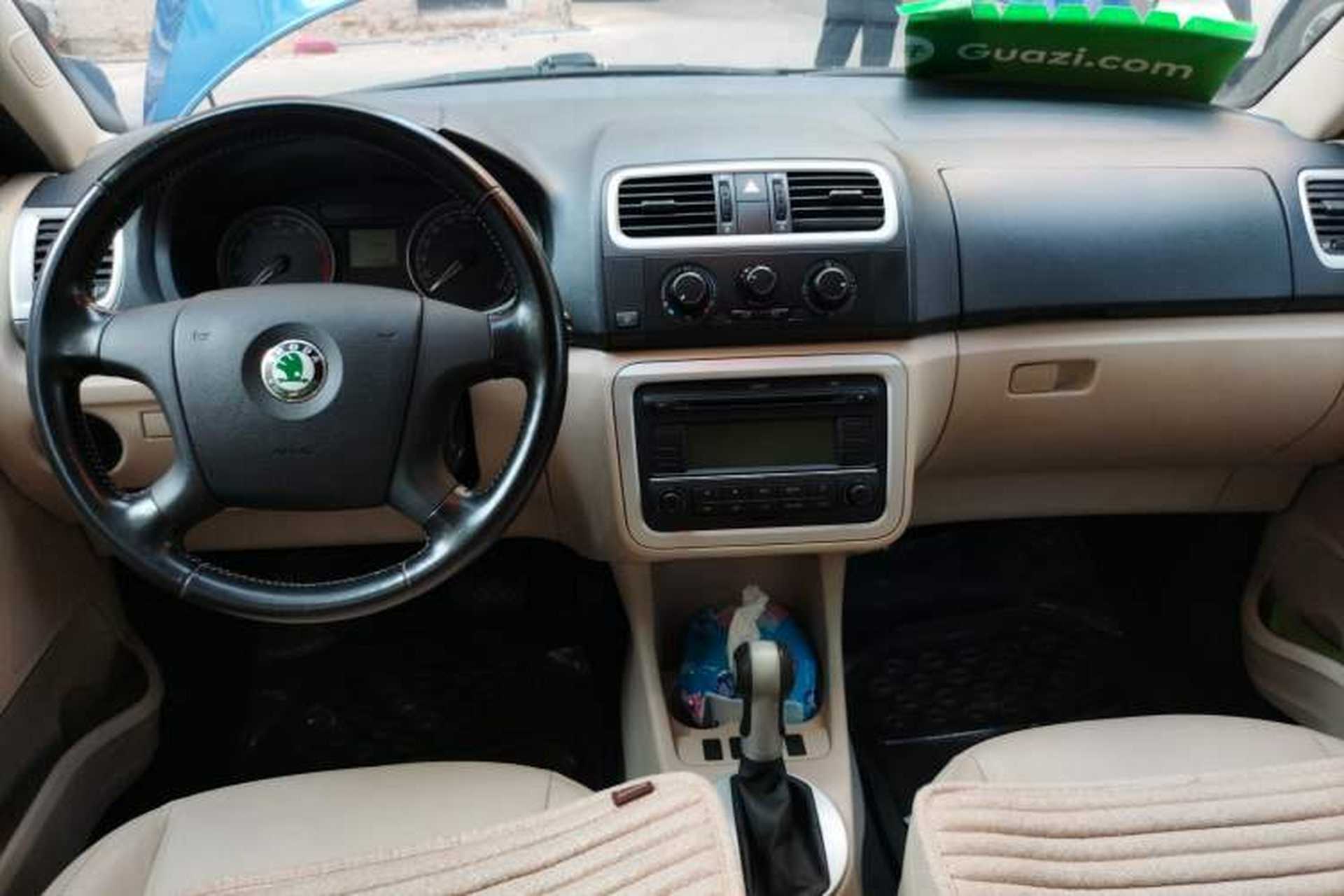 Used Skoda Fabia 2009 1.6L Automatic Crystal Edition Center Console